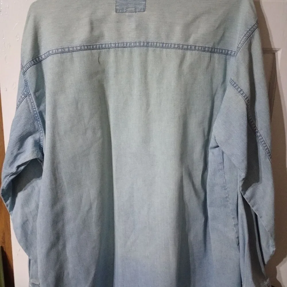 Levi's men's shirt size large (Mgs018)